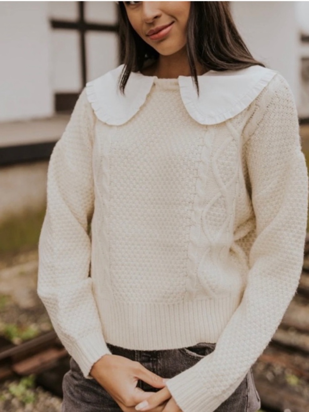 Knit sweater with removable collar